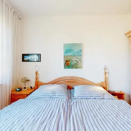 Hoernem Hues Apartment *